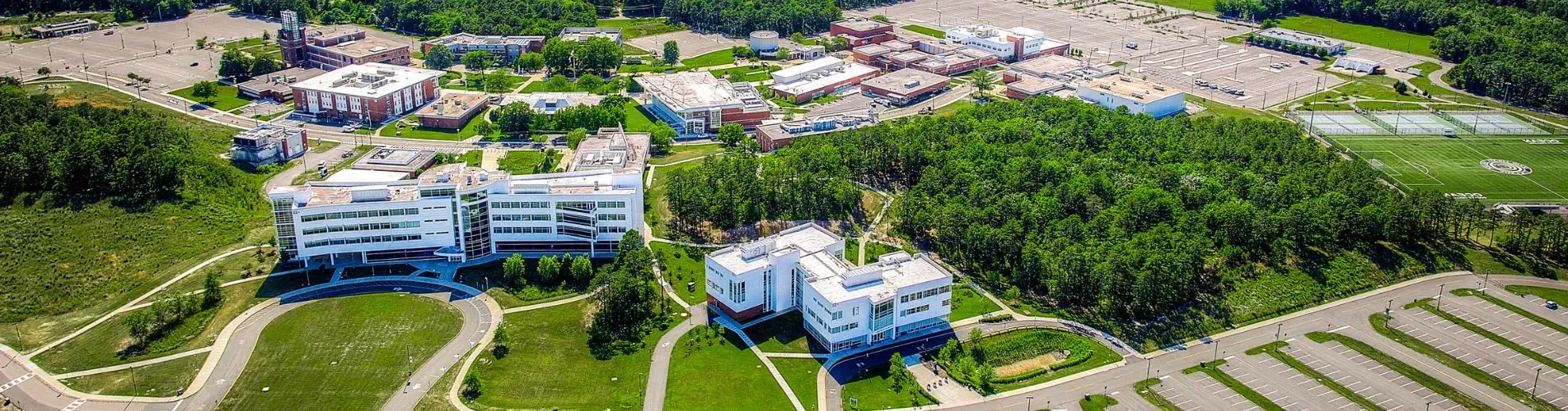 Aerial view of 365球赛平台 campus